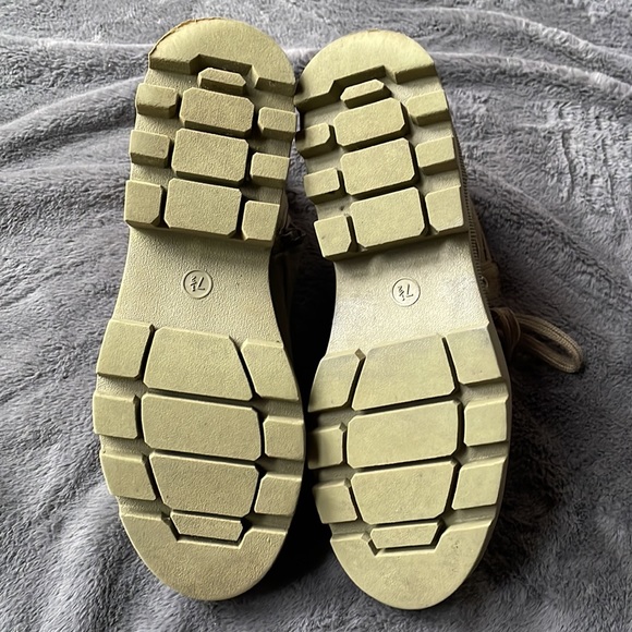 Gently used condition: Universal Threads boots. Size 7.5 - Picture 3 of 4